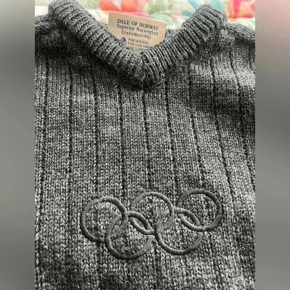 Dale of Norway | Dark Grey Olympic Norwegian Wool Sweater | Size L - Picture 7 of 9